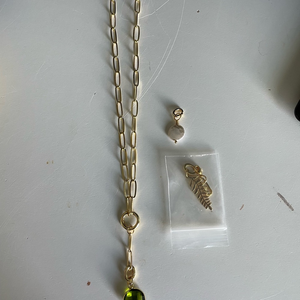 Link Gold Necklace with Green Pendant - Picture 4 of 5